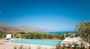 Villa Marmora con Piscina e Vista Mare